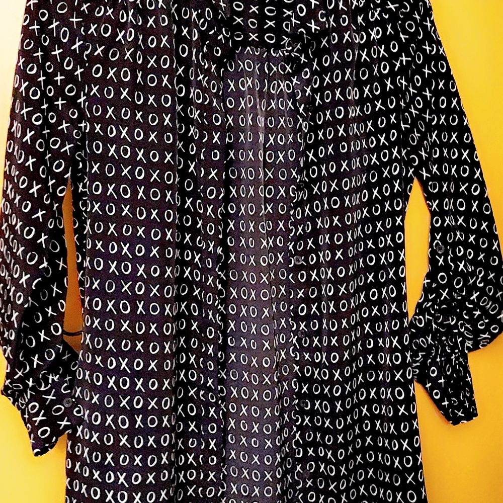 Banana Republic Black & White Long Sleeve XO Print Dress